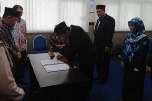 Prosesi pelantikan 4 pejabat struktural Uniku.